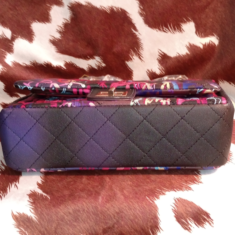 NWOT Vgan leather graffiti shoulder bag - Picture 3 of 4